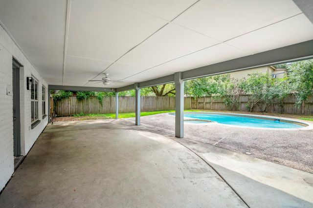 5122 Foresthaven Drive, Houston, TX 77066