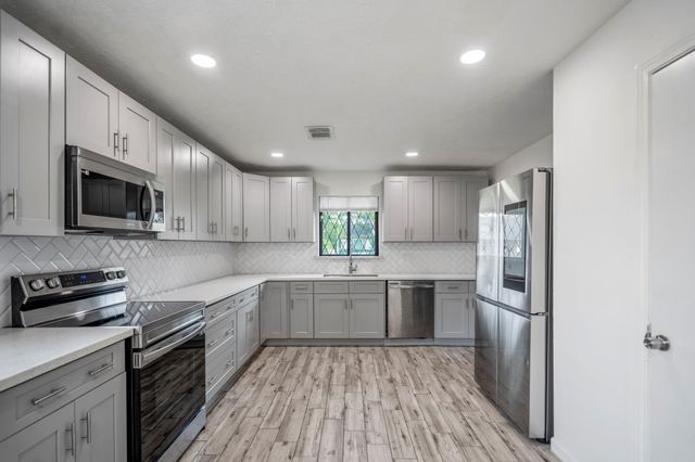 5122 Foresthaven Drive, Houston, TX 77066