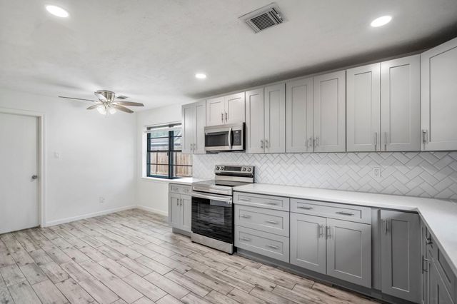 5122 Foresthaven Drive, Houston, TX 77066