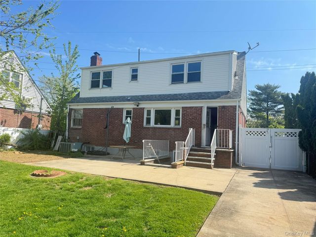 1987 Lakeville Road, New Hyde Park, NY 11040