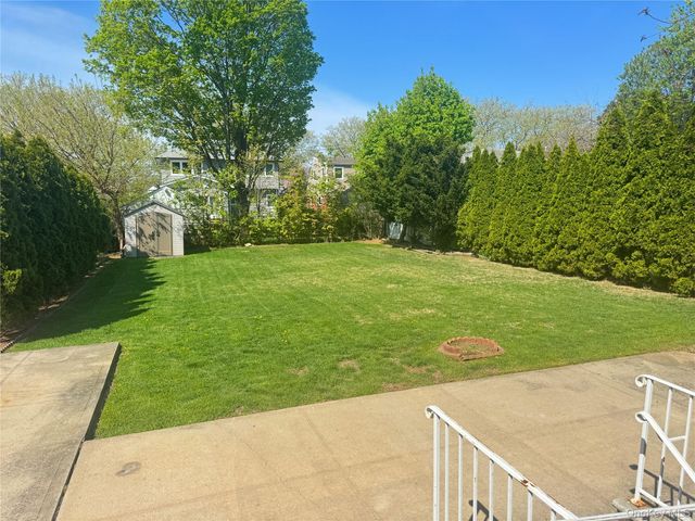 1987 Lakeville Road, New Hyde Park, NY 11040
