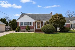 1987 Lakeville Road, New Hyde Park, NY 11040