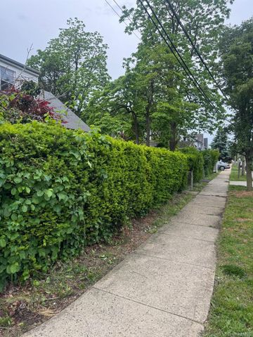 258 Brown Avenue, Hempstead, NY 11550