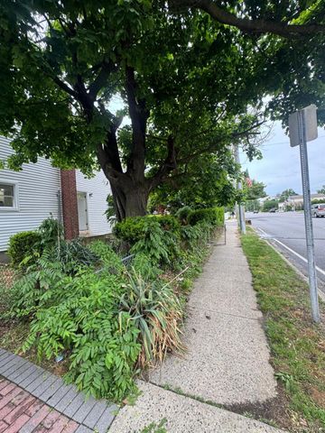 258 Brown Avenue, Hempstead, NY 11550