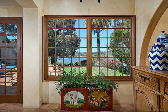 6525 Lago Lindo, Rancho Santa Fe, CA 92067