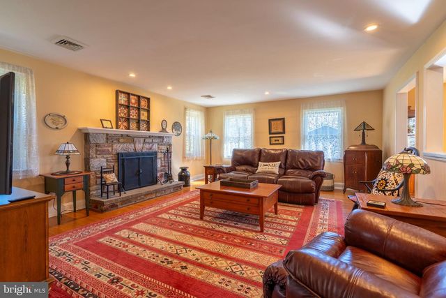 1043 DAVIS GROVE RD, Ambler, PA 19002