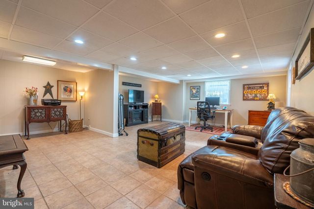 1043 DAVIS GROVE RD, Ambler, PA 19002