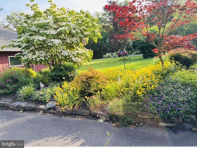 1043 DAVIS GROVE RD, Ambler, PA 19002