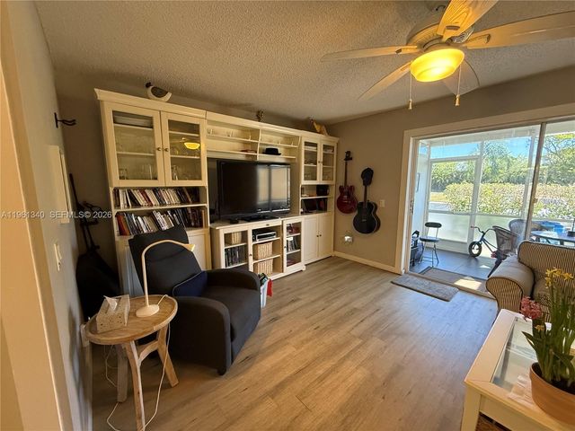 232 Waterside Dr, Hypoluxo, FL 33462