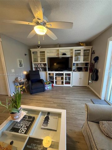 232 Waterside Dr, Hypoluxo, FL 33462