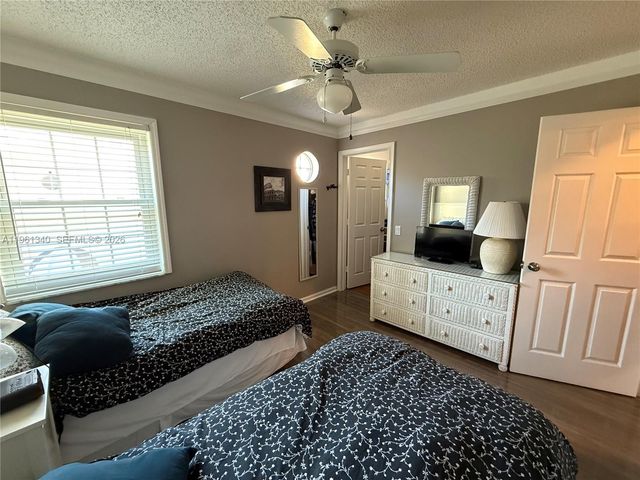 232 Waterside Dr, Hypoluxo, FL 33462
