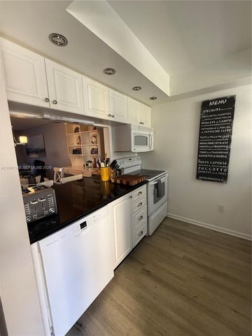 232 Waterside Dr, Hypoluxo, FL 33462