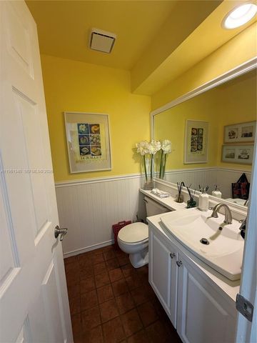 232 Waterside Dr, Hypoluxo, FL 33462