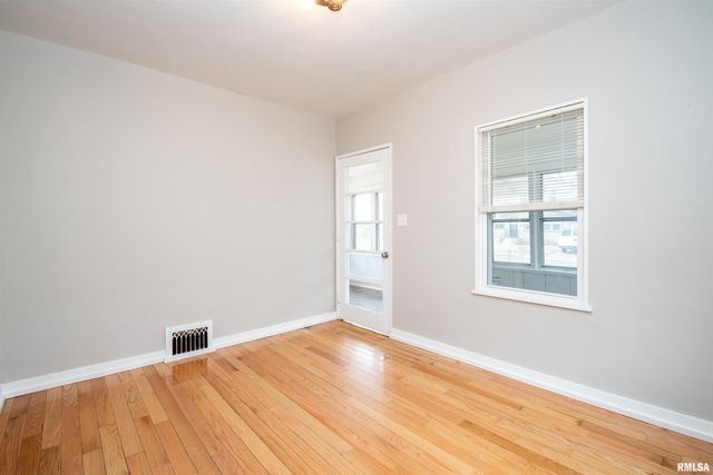 911 E MONETA Avenue, Peoria Heights, IL 61616