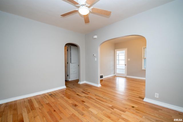 911 E MONETA Avenue, Peoria Heights, IL 61616