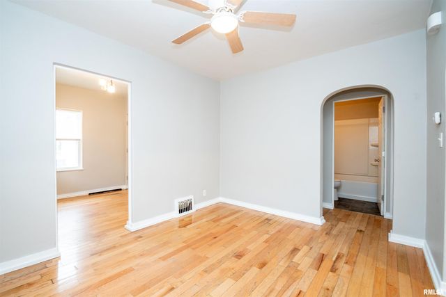 911 E MONETA Avenue, Peoria Heights, IL 61616