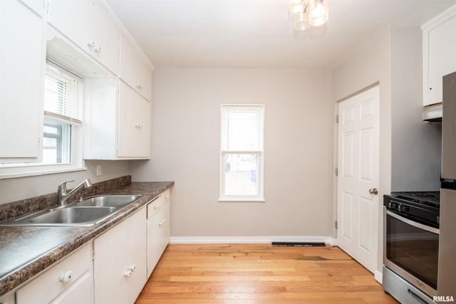 911 E MONETA Avenue, Peoria Heights, IL 61616