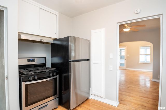 911 E MONETA Avenue, Peoria Heights, IL 61616