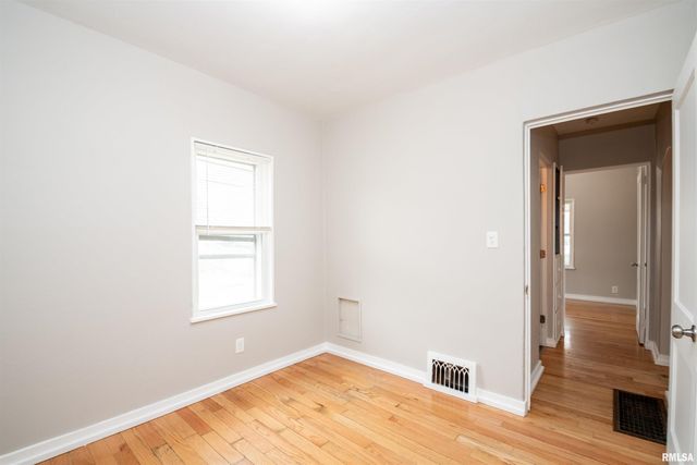 911 E MONETA Avenue, Peoria Heights, IL 61616