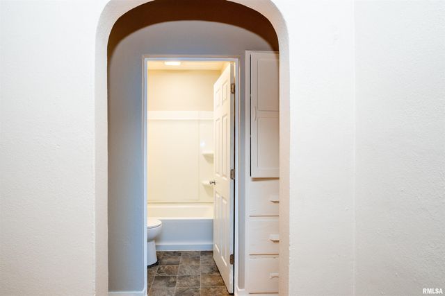 911 E MONETA Avenue, Peoria Heights, IL 61616