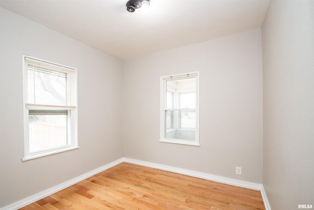 911 E MONETA Avenue, Peoria Heights, IL 61616