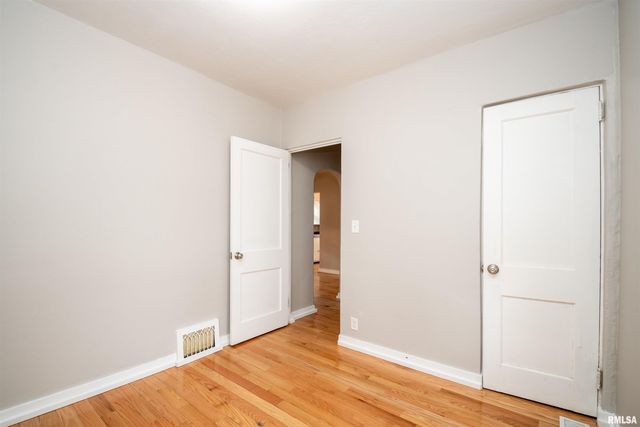 911 E MONETA Avenue, Peoria Heights, IL 61616