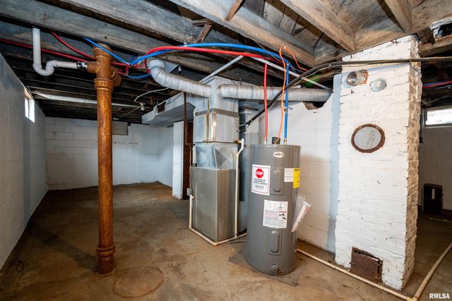 911 E MONETA Avenue, Peoria Heights, IL 61616