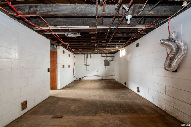 911 E MONETA Avenue, Peoria Heights, IL 61616