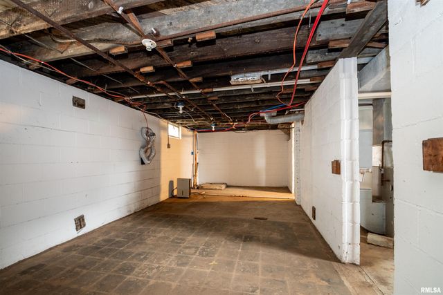 911 E MONETA Avenue, Peoria Heights, IL 61616