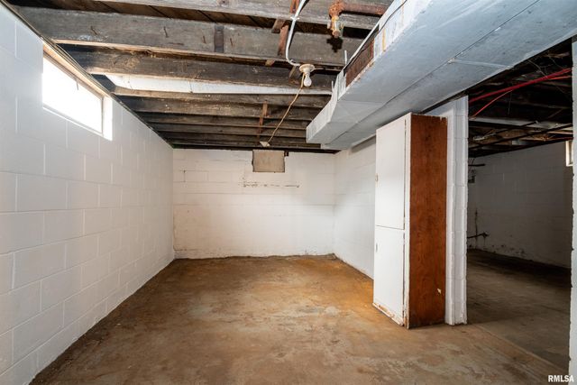 911 E MONETA Avenue, Peoria Heights, IL 61616