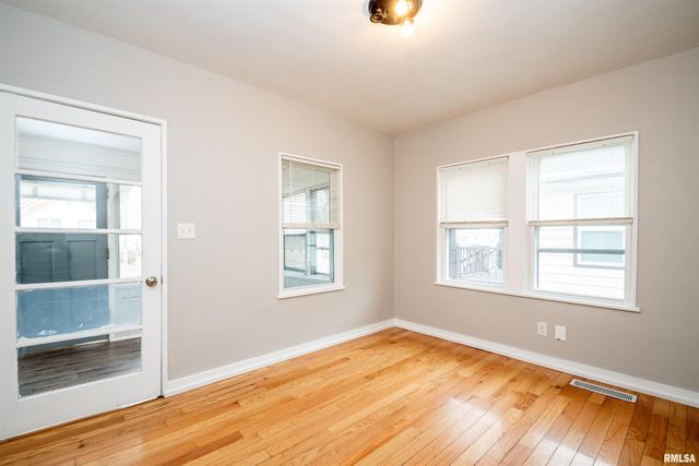 911 E MONETA Avenue, Peoria Heights, IL 61616