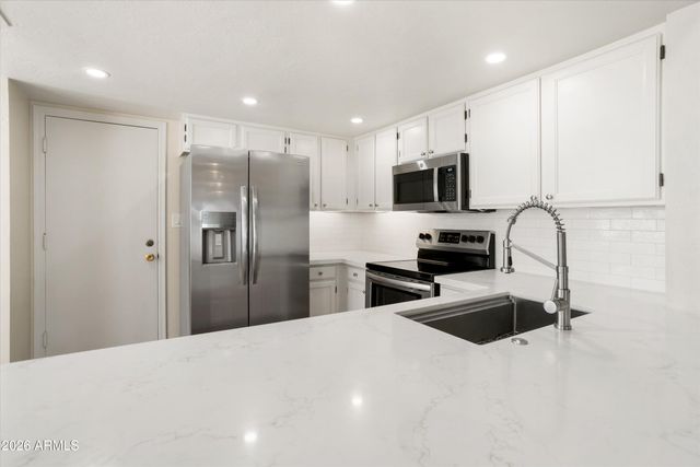 15020 N 40TH Street N 18, Phoenix, AZ 85032
