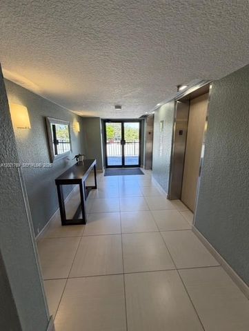 9440 SW 8th Street 320, Boca Raton, FL 33428