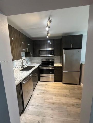 9440 SW 8th Street 320, Boca Raton, FL 33428