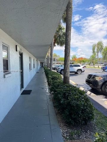 9440 SW 8th Street 320, Boca Raton, FL 33428