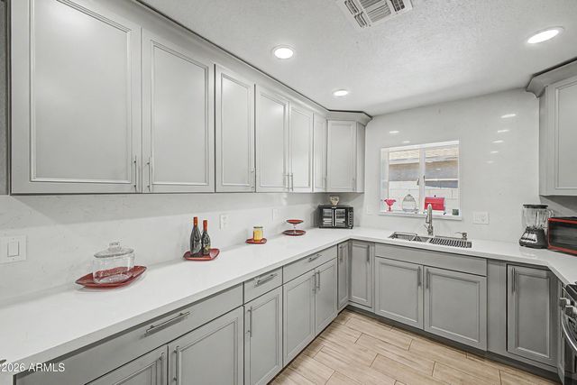3639 W LAWRENCE Lane, Phoenix, AZ 85051