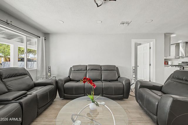 3639 W LAWRENCE Lane, Phoenix, AZ 85051