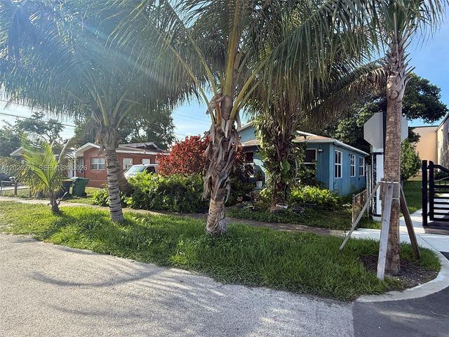 688 SW 7th Ter, Dania Beach, FL 33004
