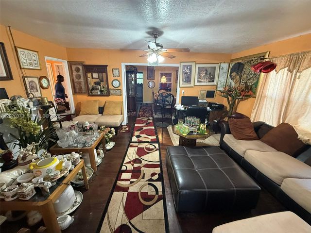 688 SW 7th Ter, Dania Beach, FL 33004
