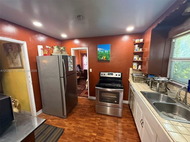 688 SW 7th Ter, Dania Beach, FL 33004