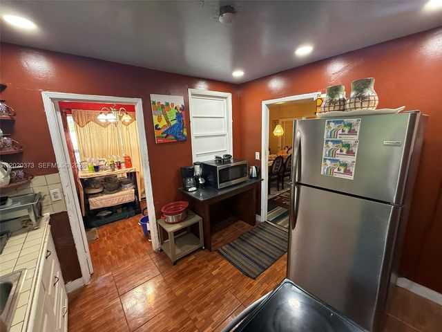 688 SW 7th Ter, Dania Beach, FL 33004