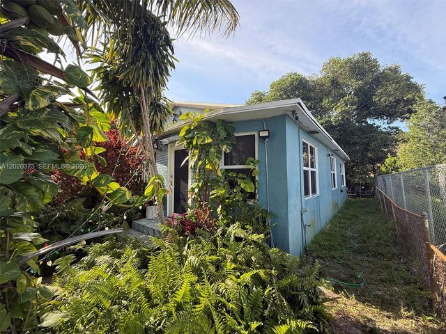 688 SW 7th Ter, Dania Beach, FL 33004