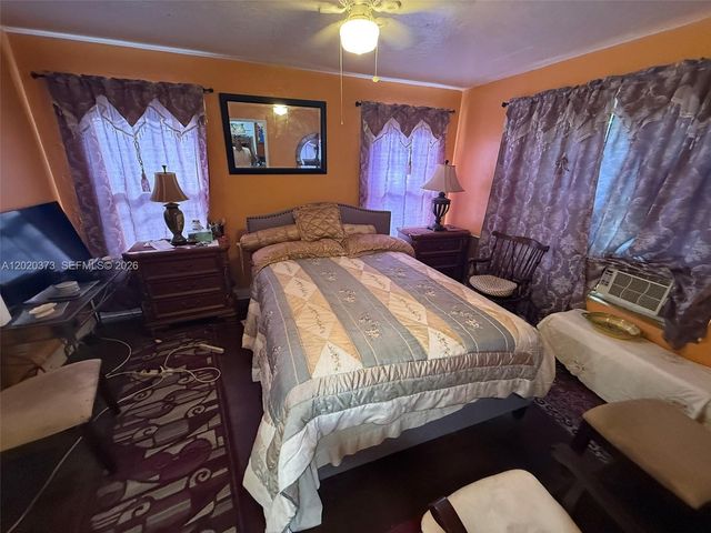688 SW 7th Ter, Dania Beach, FL 33004