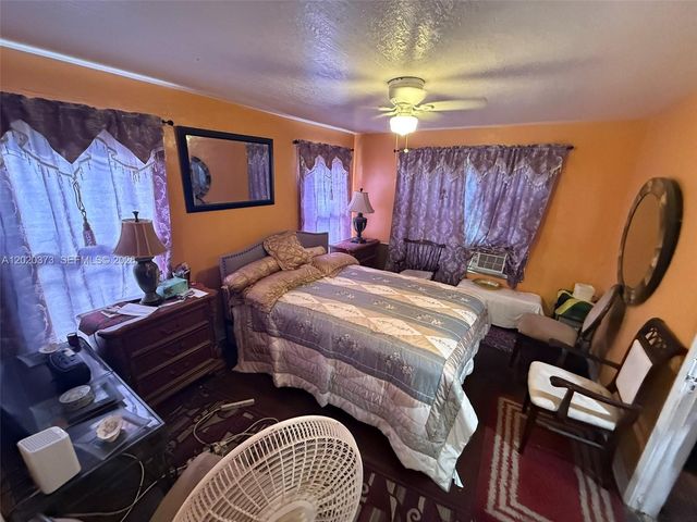 688 SW 7th Ter, Dania Beach, FL 33004