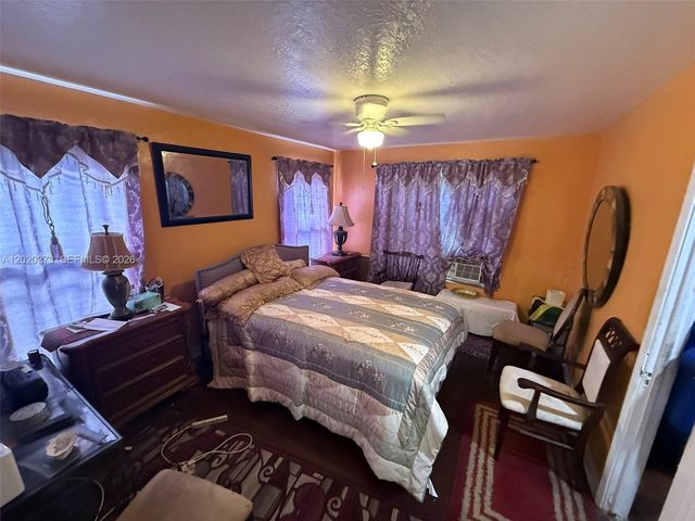 688 SW 7th Ter, Dania Beach, FL 33004