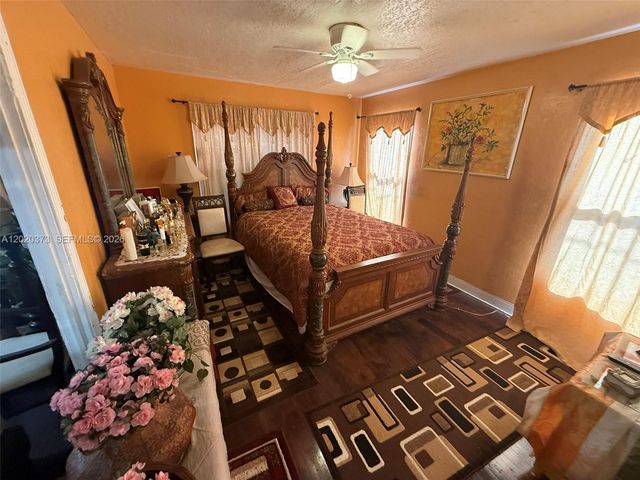 688 SW 7th Ter, Dania Beach, FL 33004