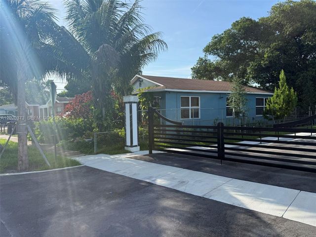 688 SW 7th Ter, Dania Beach, FL 33004