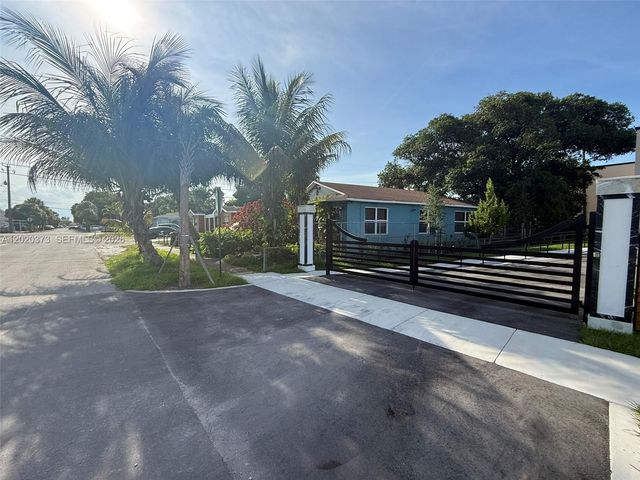 688 SW 7th Ter, Dania Beach, FL 33004