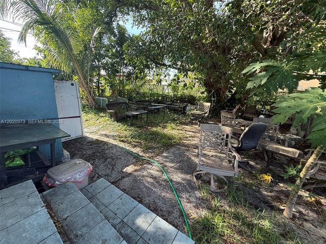 688 SW 7th Ter, Dania Beach, FL 33004