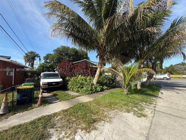 688 SW 7th Ter, Dania Beach, FL 33004